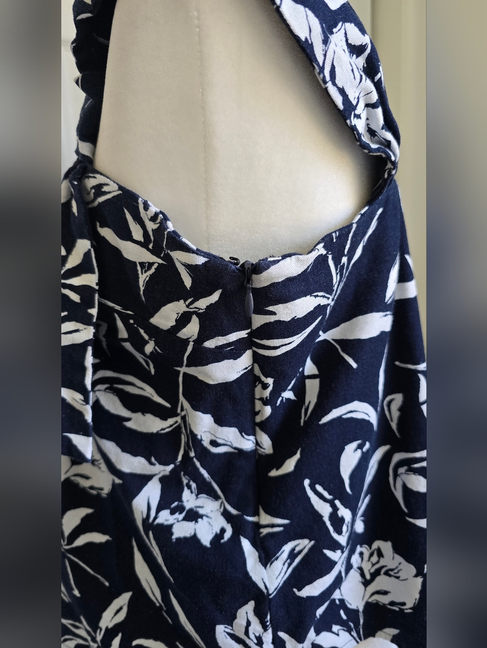 Maeve Navy and White Floral Top Size Medium - Picture 4 of 8